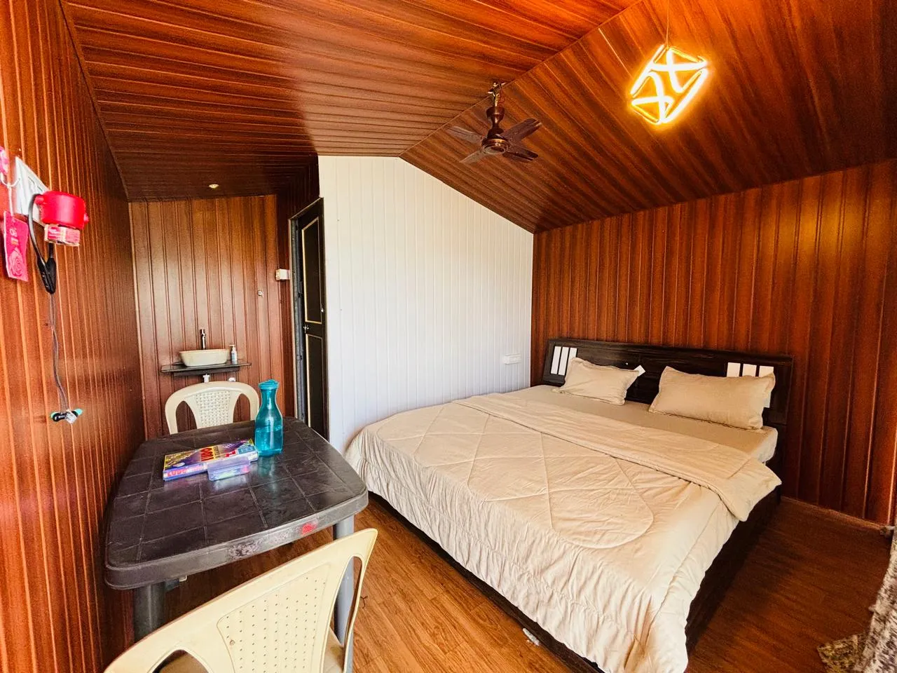 Deluxe Cottages - Image 1