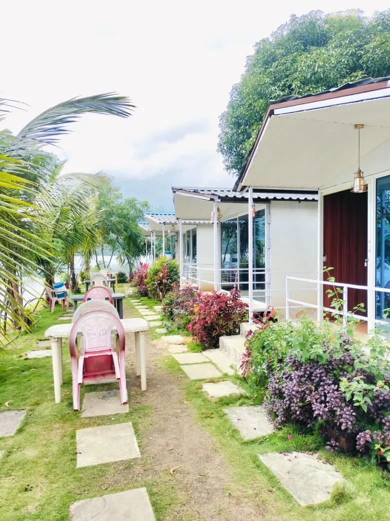 Deluxe Cottages - Image 6