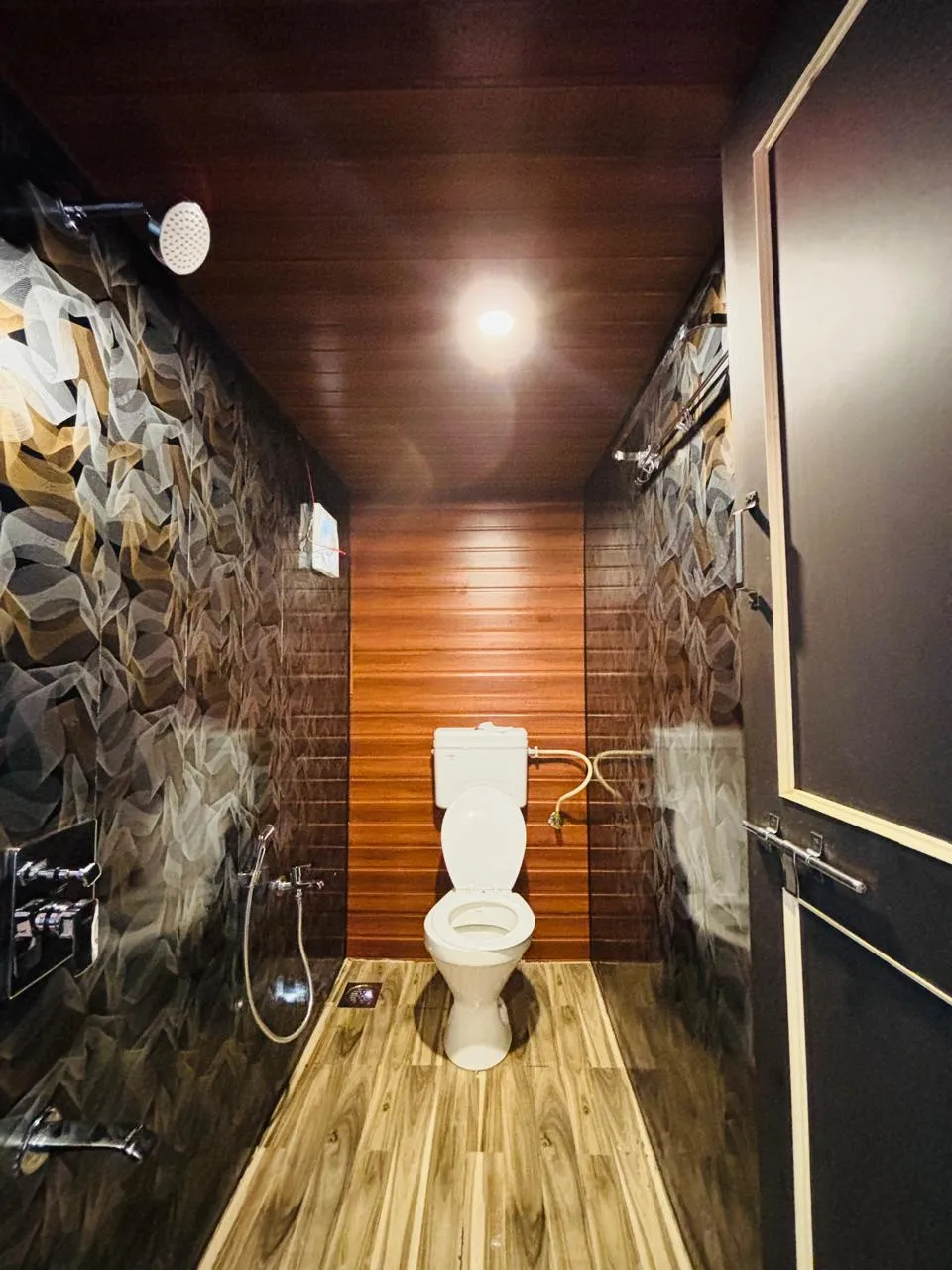 Deluxe Cottages - Image 8