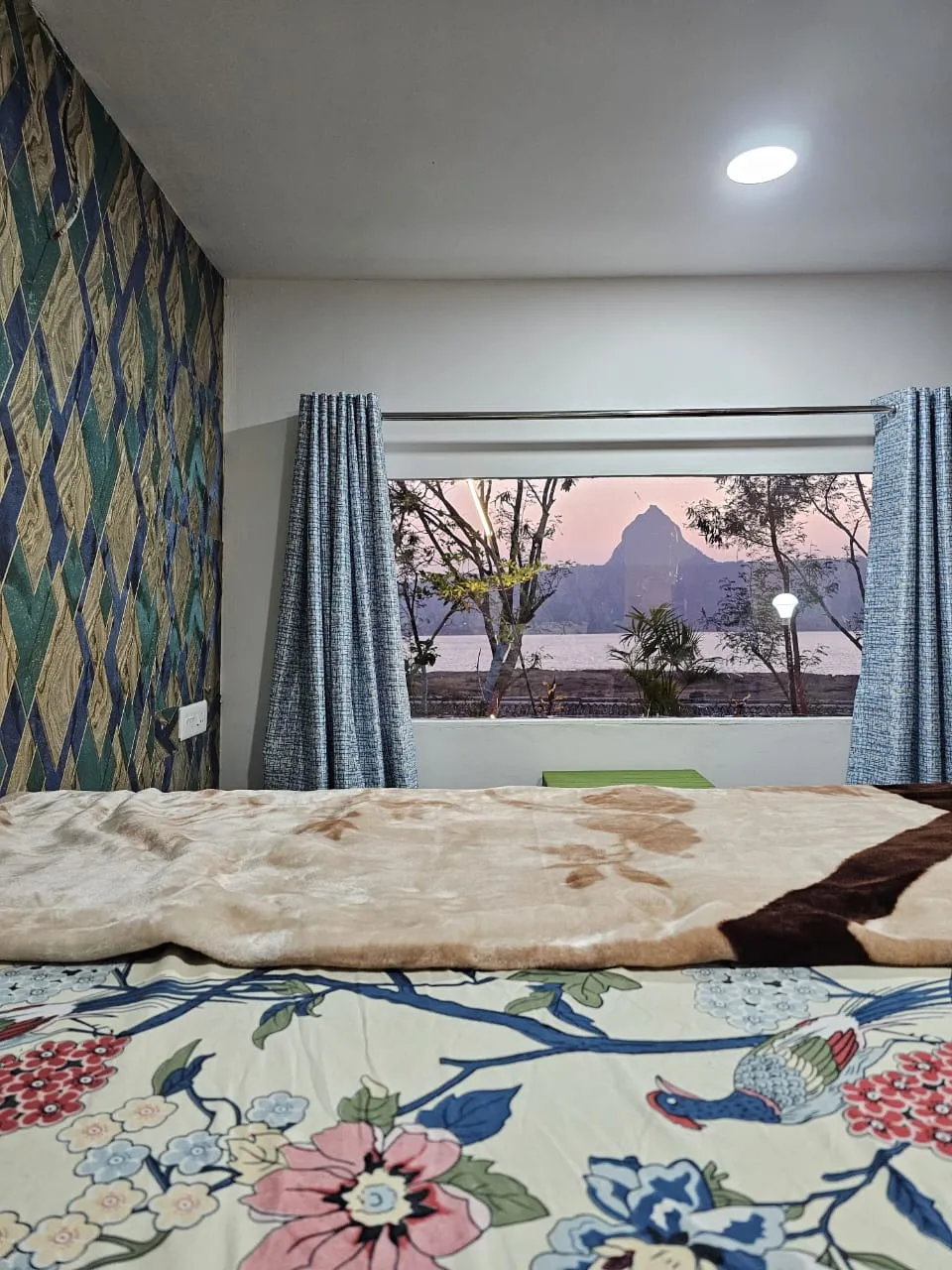 Deluxe Cottages - Image 5