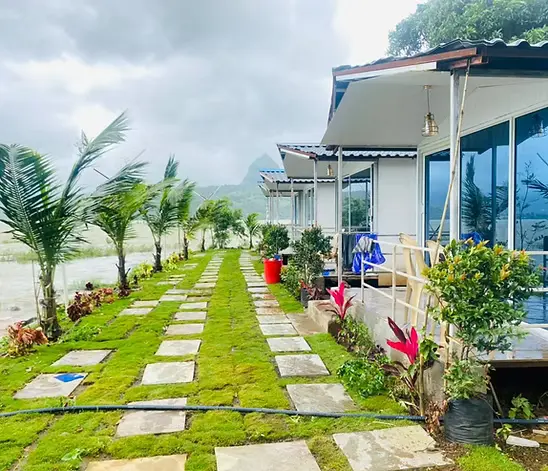 Deluxe Cottages